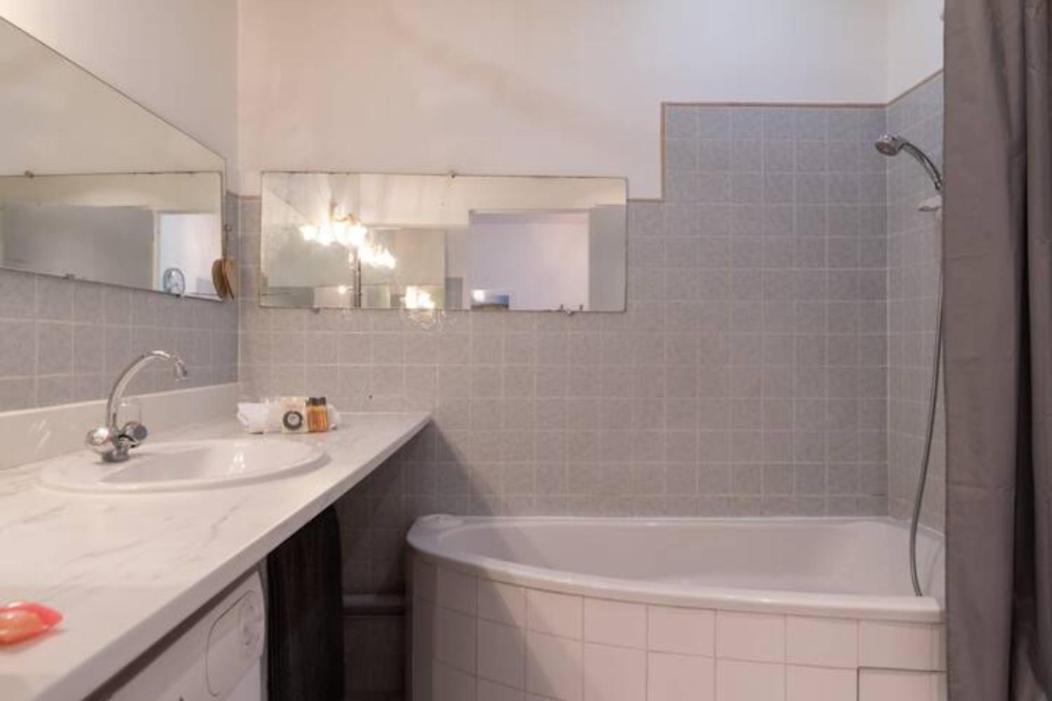 Grand Appartement Lumineux Pour 2 A 4 Personnes A Avignon Intra-Muros Wifi Gratuit Exteriér fotografie